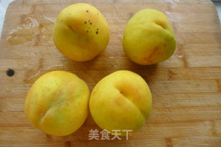 黄桃罐头的做法步骤：1