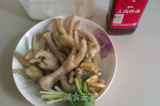 家庭红油凤爪的做法步骤：1