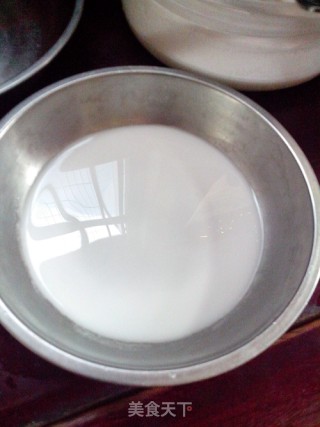 【凉皮新吃法：一秒钟变肠粉】黄胡木丝凉皮卷(附简易自制酱汁)的做法步骤：7