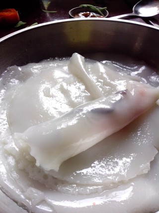 【凉皮新吃法：一秒钟变肠粉】黄胡木丝凉皮卷(附简易自制酱汁)的做法步骤：13