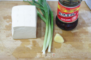 香辣煎豆腐的做法步骤：1