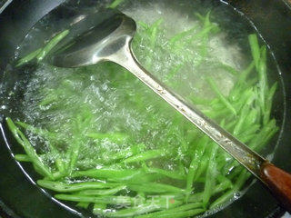油豆角拌玉笋的做法步骤：4
