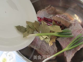 五香牛肉的做法步骤：4