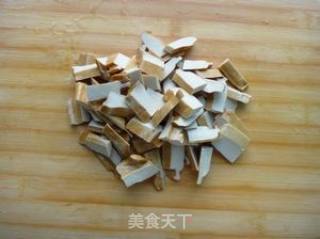 青椒煸豆干的做法步骤：1