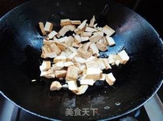 青椒煸豆干的做法步骤：3