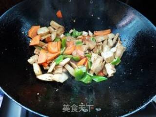 青椒煸豆干的做法步骤：4