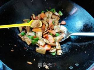 青椒煸豆干的做法步骤：6