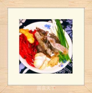 正宗川味香辣老坛酸菜鱼的做法步骤：1