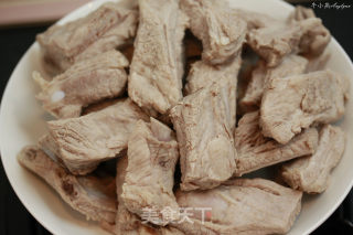 滋阴润燥益精补血色泽诱人的大爱美食—红烧排骨的做法步骤：4