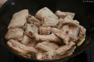 滋阴润燥益精补血色泽诱人的大爱美食—红烧排骨的做法步骤：7