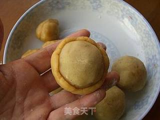 莲蓉蛋黄月饼的做法步骤：8