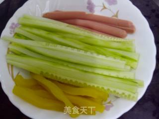 孩子们喜欢的小吃———海苔黄瓜火腿泡菜包饭的做法步骤：4