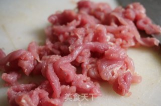 小当家柿子青椒肉丝的做法步骤：2