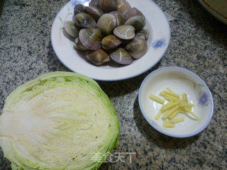 包心菜炒圆蛤的做法步骤：1