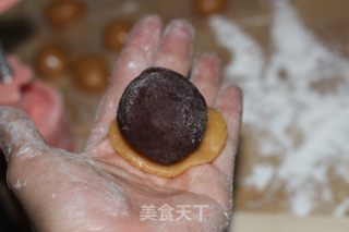 我的最爱——豆沙蛋黄月饼的做法步骤：12