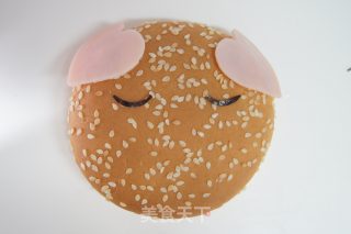 睡觉的小美猪汉堡的做法步骤：2