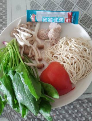 蘑菇菠菜肉丸面的做法步骤：1