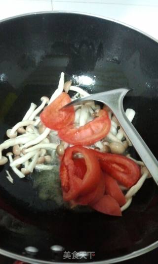 蘑菇菠菜肉丸面的做法步骤：3