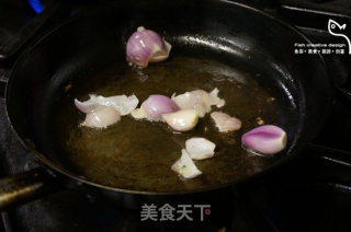 黑虎掌菌烩鸡肉的做法步骤：1