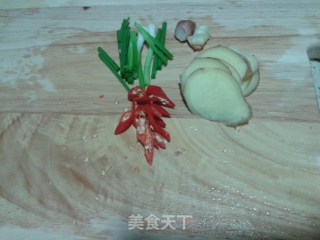 香辣石鲟的做法步骤：2