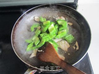 香菠凉瓜炒鸡片的做法步骤：6