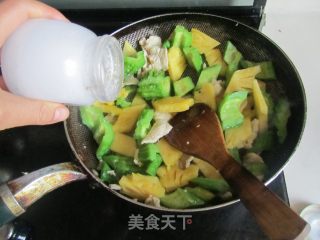 香菠凉瓜炒鸡片的做法步骤：8