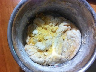 胡萝卜蔓越莓奶香土司的做法步骤：2