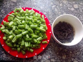 简易快速菜---橄榄菜四季豆的做法步骤：2