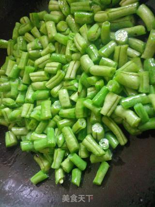 简易快速菜---橄榄菜四季豆的做法步骤：4