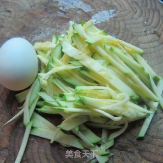 南瓜丝煎蛋的做法步骤：2