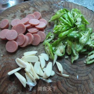 辣炒火腿的做法步骤：2