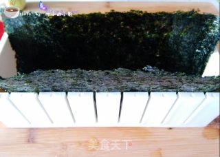 儿童创意饭----可爱的米奇寿司卷的做法步骤：7