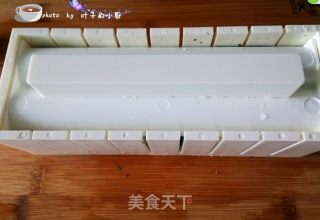 儿童创意饭----可爱的米奇寿司卷的做法步骤：8