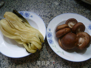 香菇炒白菜咸齑的做法步骤：1