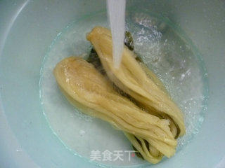 香菇炒白菜咸齑的做法步骤：2