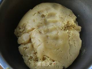 红莲蓉月饼的做法步骤：2