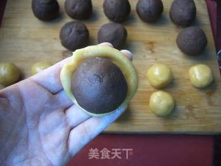 红莲蓉月饼的做法步骤：9