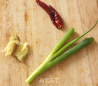 红焖猪脚黄豆的做法步骤：5