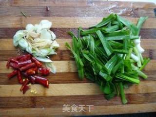 黄花菜煮猪血的做法步骤：2