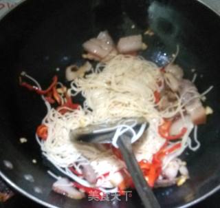 【猪头肉炒面】的做法步骤：5