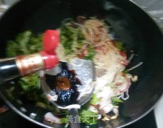 【猪头肉炒面】的做法步骤：7