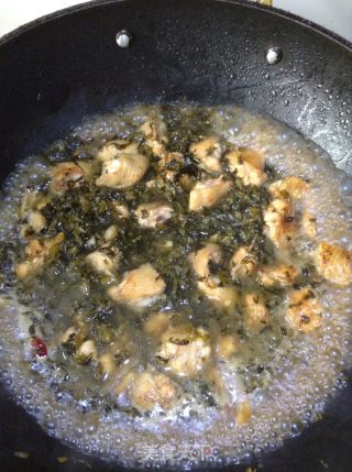 雪菜炒鸡翅的做法步骤：7