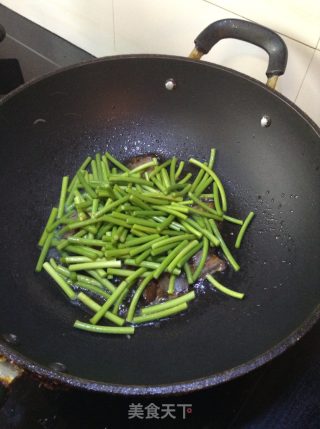 蒜苗炒腊肉的做法步骤：4