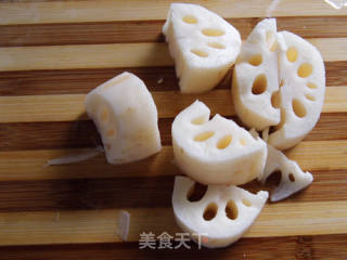 莲藕棒骨汤的做法步骤：3