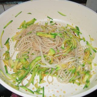 嫩南瓜炒粉的做法步骤：7