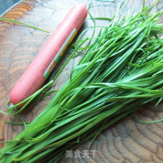 火腿韭菜盒子的做法步骤：1