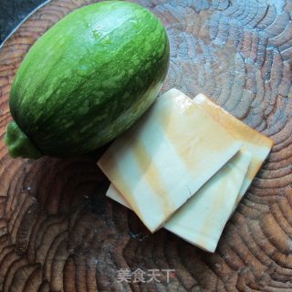 南瓜炒豆腐干的做法步骤：1
