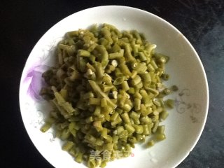 肉末酸豆角的做法步骤：2