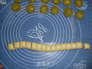 凤梨馅广式月饼的做法步骤：7