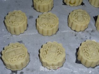 凤梨馅广式月饼的做法步骤：11